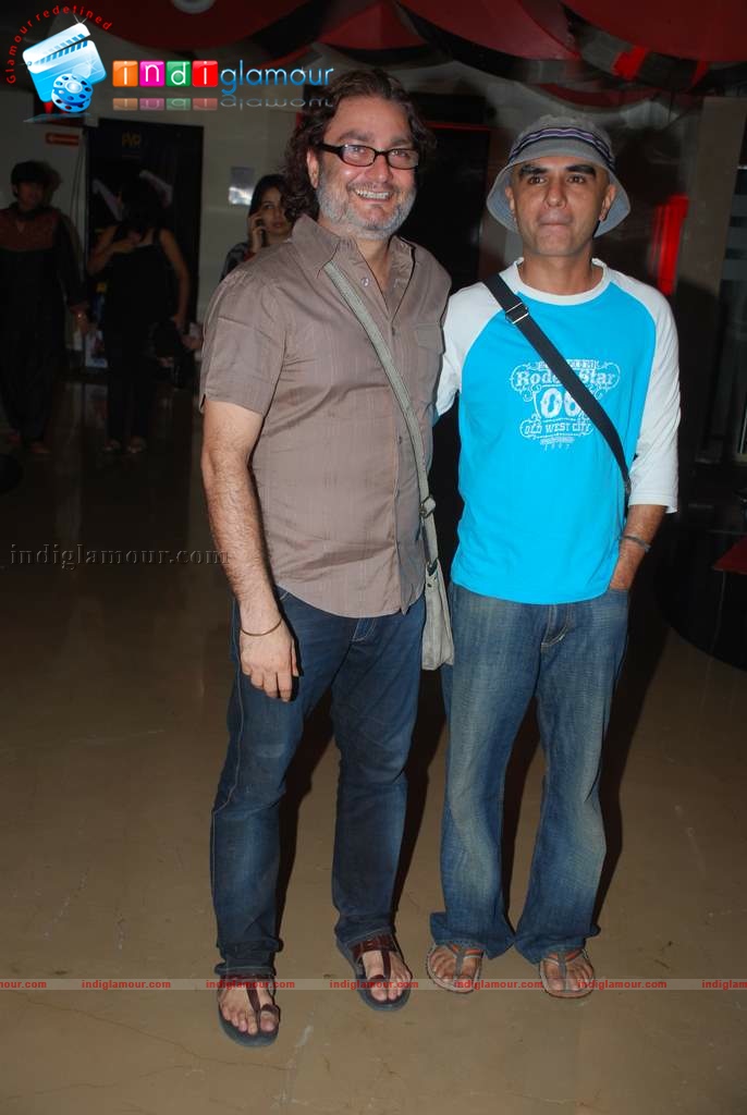 Sonali Bendre, Gayatri Joshi at Vicky Cristina Barcelona film premiere Event hd photo